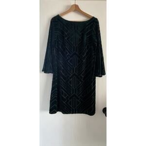 Women's Vince Camuto Shift Dress Size 6 Emerald Green Velvet Long Bell Sleeves